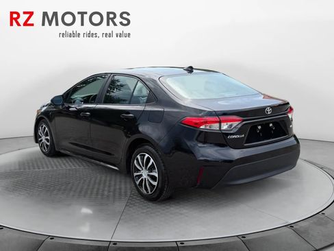 Used 2023 Toyota Corolla LE FWD image 3