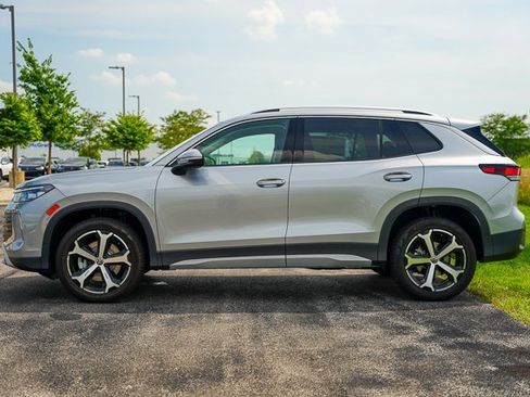 New 2025 Volkswagen Tiguan SE image 24