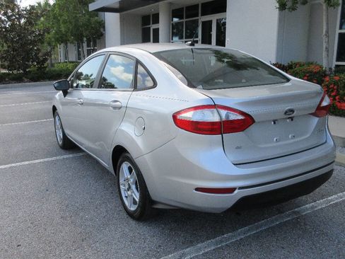 Used 2019 Ford Fiesta SE image 3