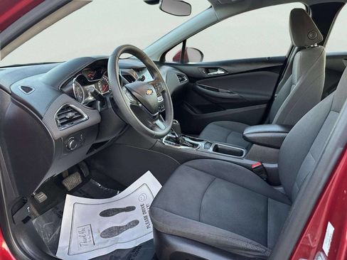 Used 2019 Chevrolet Cruze LT image 9