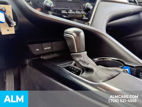 Used 2020 Toyota Camry SE FWD image 22
