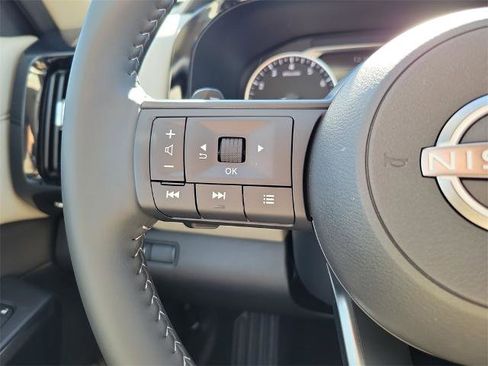 Certified 2025 Nissan Pathfinder SV image 24