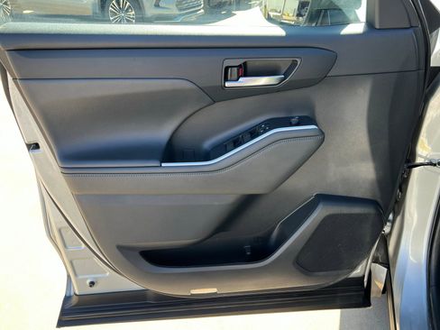 Certified 2022 Toyota Highlander XSE image 17