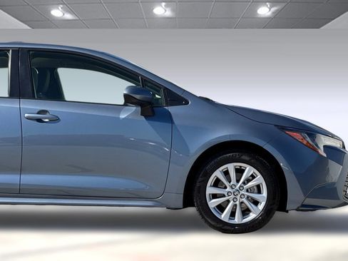 Used 2024 Toyota Corolla LE w/ LE Convenience Package FWD image 33
