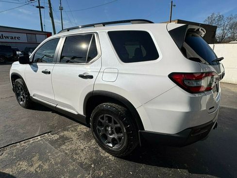 Used 2023 Honda Pilot TrailSport image 3