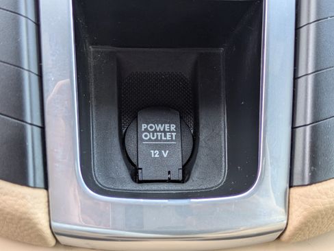 Used 2021 Porsche Macan AWD/4WD image 30