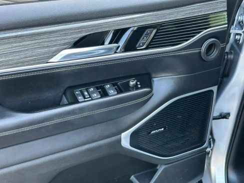 Used 2022 Jeep Wagoneer Series III w/ Flexible Seating Group RWD image 12