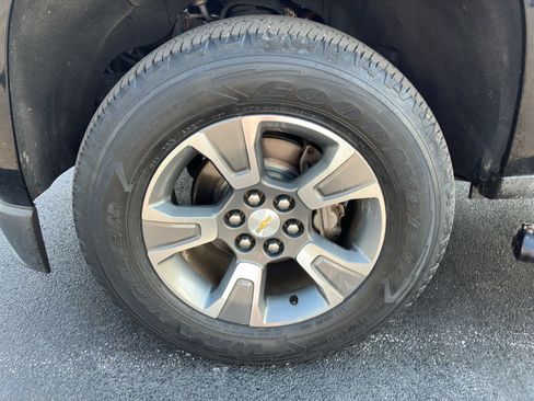 Used 2019 Chevrolet Colorado Z71 AWD/4WD image 14