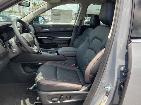 New 2026 Nissan Pathfinder Platinum w/ Cargo Package FWD image 10