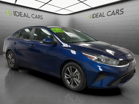 Used 2024 Kia Forte LXS w/ LXS Technology Package FWD image 3