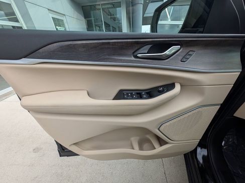 New 2026 Jeep Grand Cherokee Limited w/ Limited Altitude Package image 39