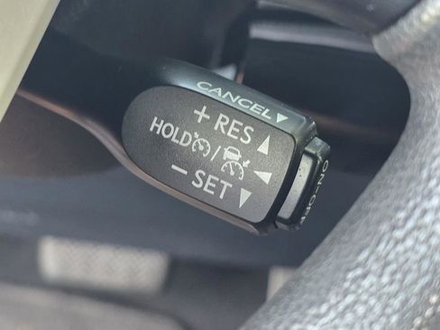 Used 2018 Toyota Prius Two w/ Prius Two Safety Plus Package FWD image 22