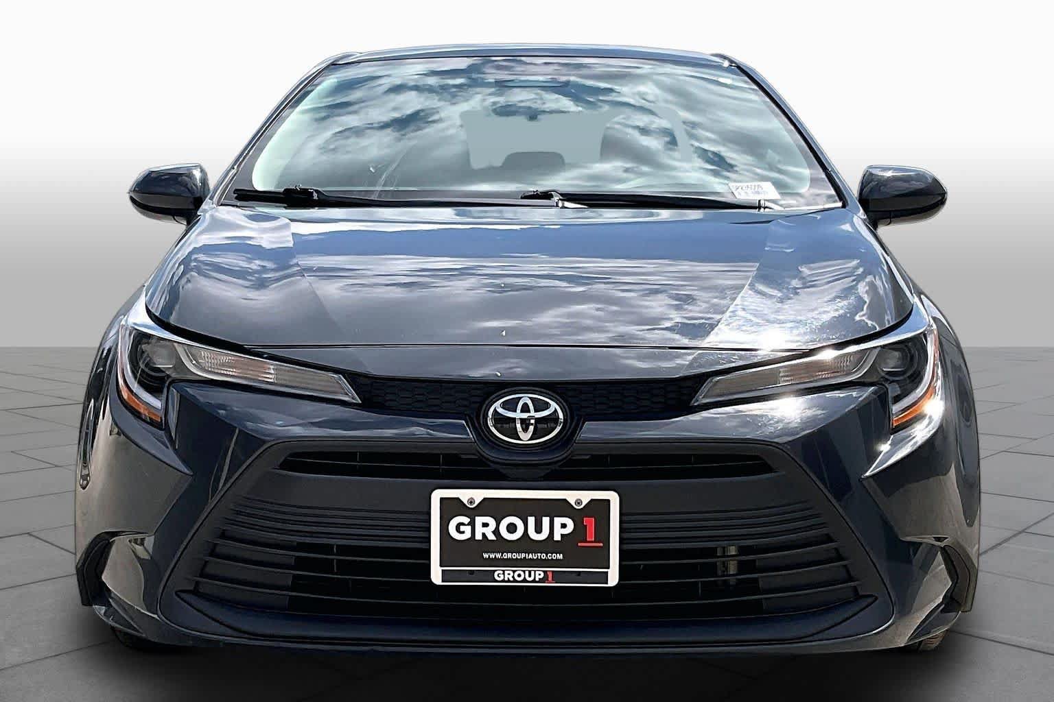 Used 2025 Toyota Corolla LE FWD image 4