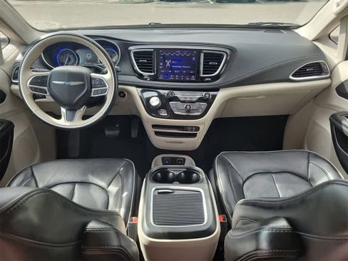 Used 2020 Chrysler Pacifica Limited image 13