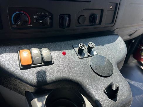 Used 2015 Ford E-350 and Econoline 350 Super Duty image 16