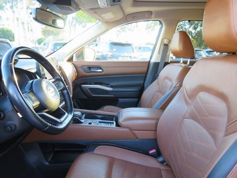 Used 2022 Nissan Pathfinder Platinum w/ Cargo Package image 15