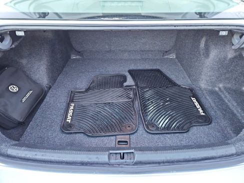 Used 2018 Volkswagen Passat 2.0T SE image 32