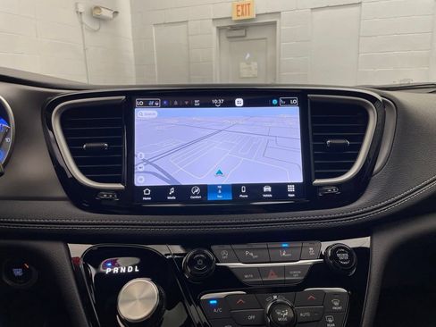 New 2027 Chrysler Pacifica Limited w/ S Appearance Package FWD image 13