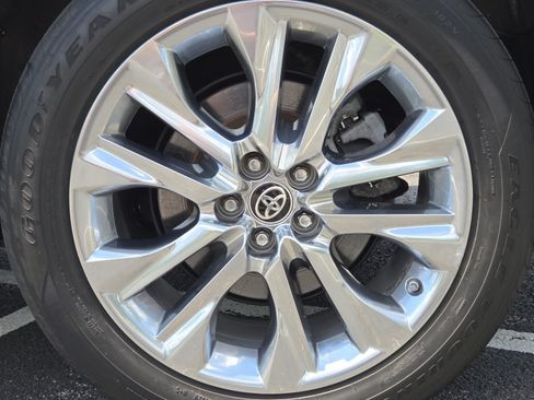 Used 2020 Toyota Highlander Limited AWD/4WD image 17