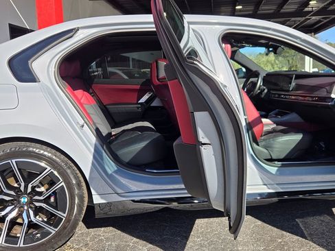 Used 2023 BMW 740i w/ Parking Assistance Package image 17