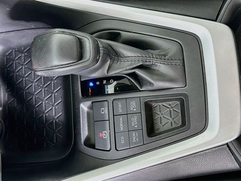 Used 2025 Toyota RAV4 XLE AWD/4WD image 20