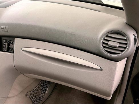 Used 2005 Mercedes-Benz CLK 320 Cabriolet image 16