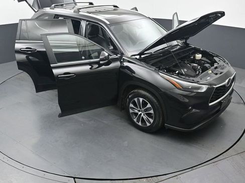 Used 2023 Toyota Highlander XLE AWD/4WD image 51
