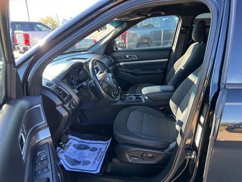 Used 2018 Ford Explorer XLT image 13