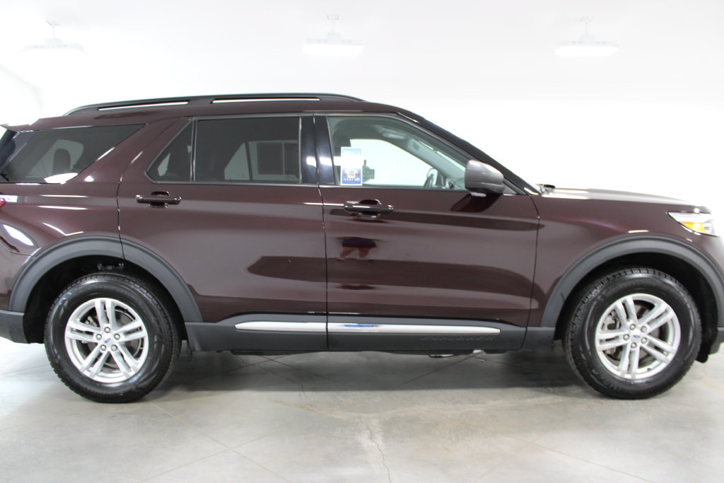 Used 2023 Ford Explorer XLT w/ Equipment Group 202A AWD/4WD image 13