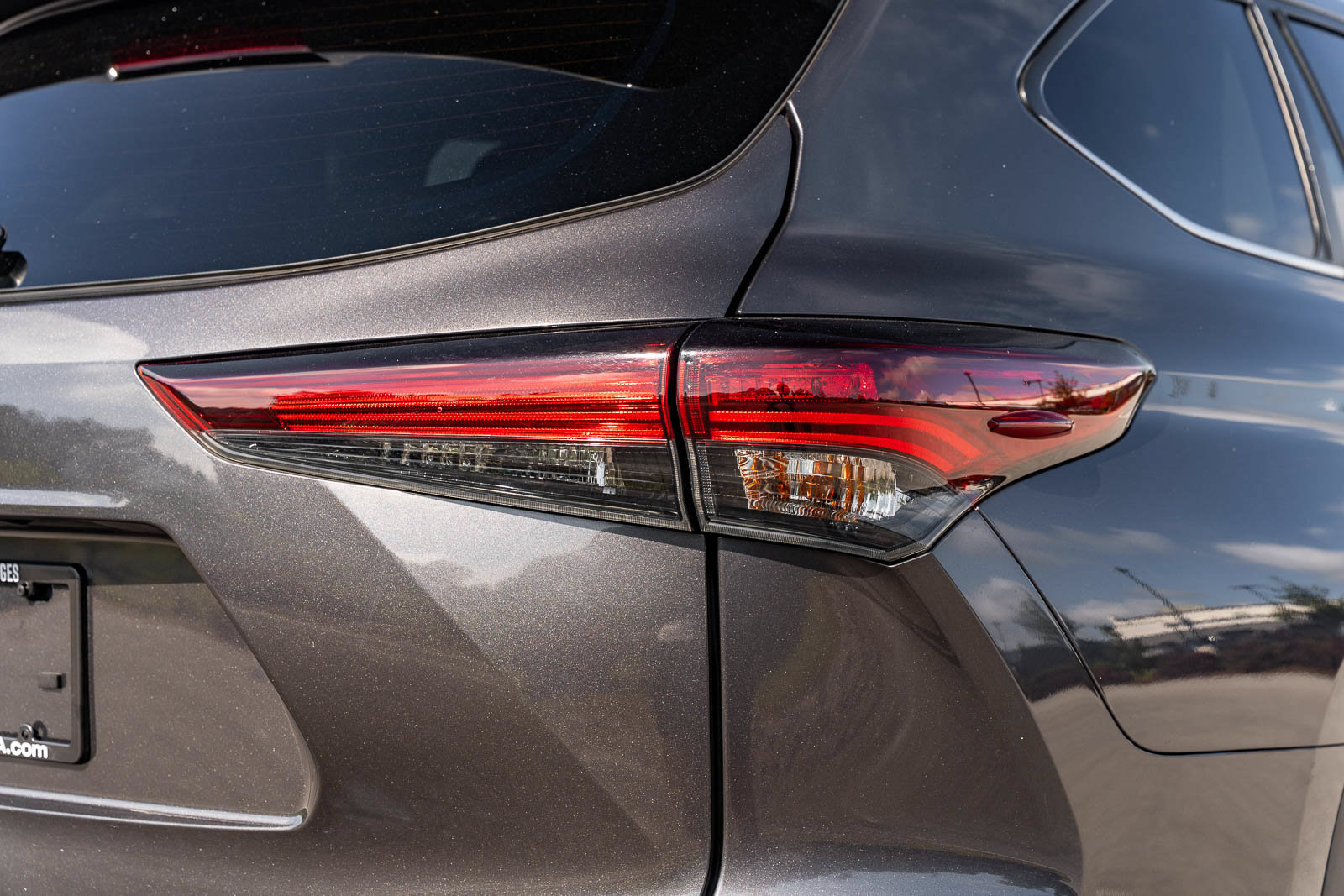Used 2024 Toyota Highlander LE FWD image 14