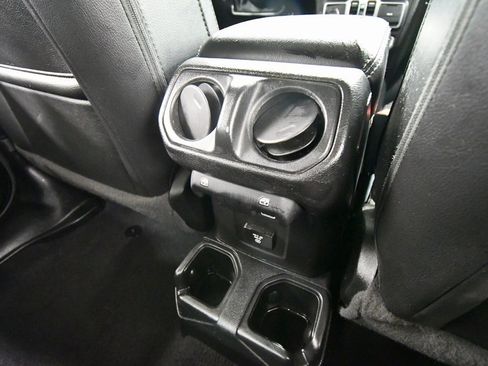 Used 2020 Jeep Gladiator Overland w/ Uconnect 4C Nav & Sound Group image 15