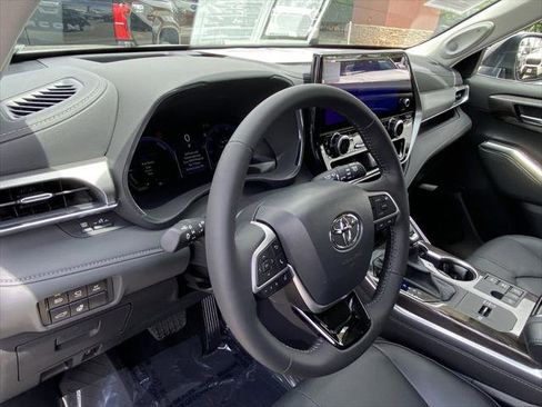 Certified 2026 Toyota Highlander Platinum AWD/4WD image 21