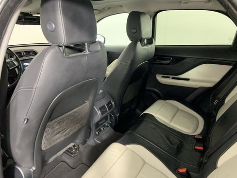 Used 2017 Jaguar F-PACE R-Sport image 31