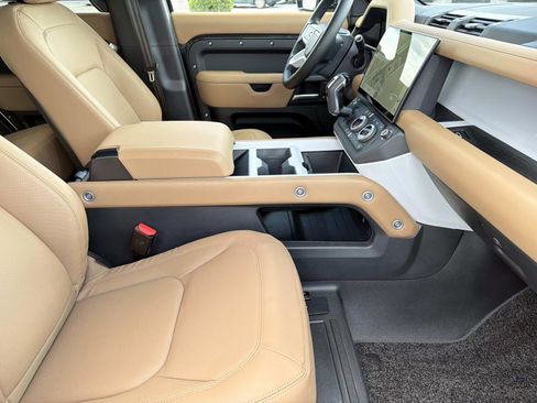 New 2026 Land Rover Defender 110 X-Dynamic SE AWD/4WD image 11