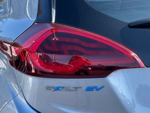 Used 2017 Chevrolet Bolt LT FWD image 44