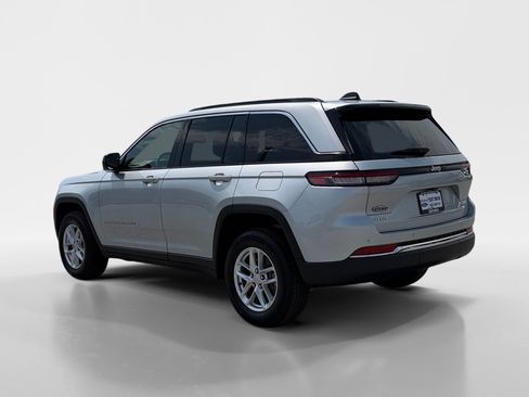 Used 2025 Jeep Grand Cherokee Laredo X w/ Luxury Tech Group I AWD/4WD image 3