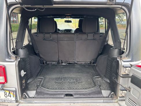 Used 2018 Jeep Wrangler Unlimited Sport S AWD/4WD image 13