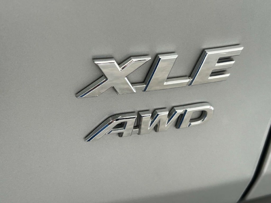 Used 2025 Toyota RAV4 XLE AWD/4WD image 11