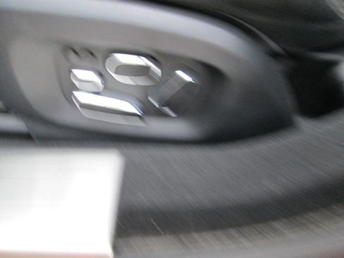 Used 2015 Jaguar XJ image 23