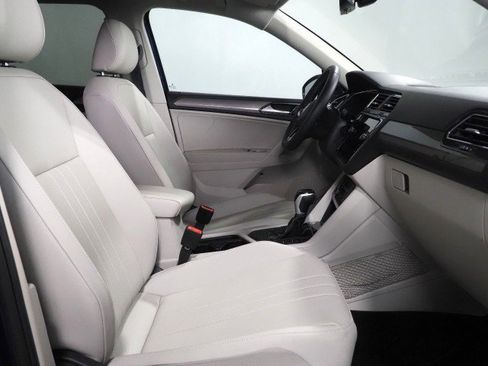 Used 2023 Volkswagen Tiguan SE FWD image 14