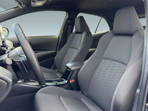 Used 2025 Toyota Corolla SE w/ SE Package FWD image 5