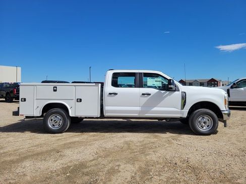 New 2026 Ford F250 XL w/ XL Chrome Package image 2