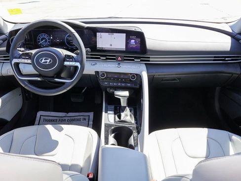 Used 2024 Hyundai Elantra Limited image 6