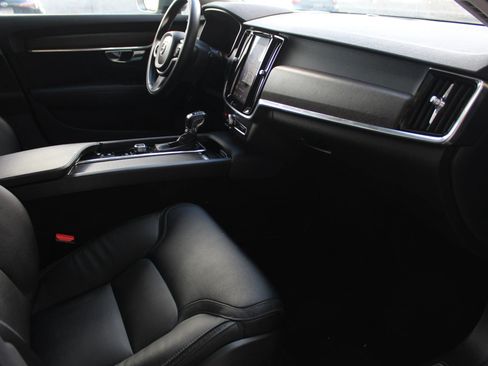Used 2019 Volvo V90 T6 Cross Country w/ Advanced Package image 17