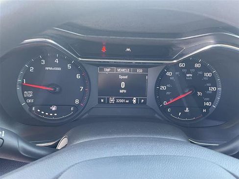 Used 2022 Chevrolet TrailBlazer LT w/ Convenience Package AWD/4WD image 3