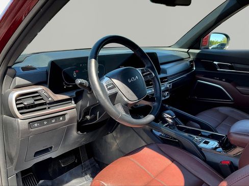 Used 2023 Kia Telluride EX w/ EX Captain's Chair Package AWD/4WD image 17