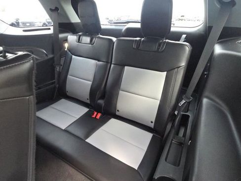 Used 2022 Ford Explorer XLT w/ Equipment Group 202A image 19