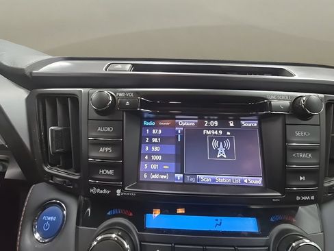 Used 2018 Toyota RAV4 SE AWD/4WD image 31