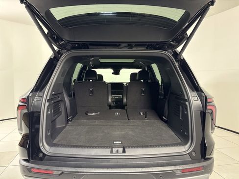 Used 2025 Chevrolet Traverse LT w/ Sun and Wheel Package image 28