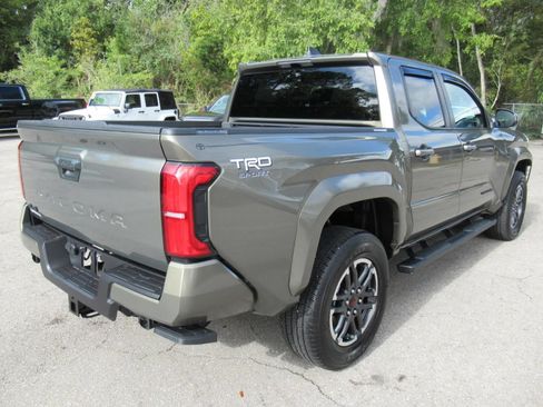 Used 2025 Toyota Tacoma TRD Sport AWD/4WD image 6